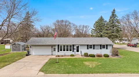 704 S 2nd St, Marshall, MN 56258
