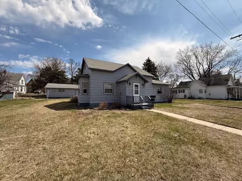 128 S Munsterman St, Appleton, MN 56208 photo 2