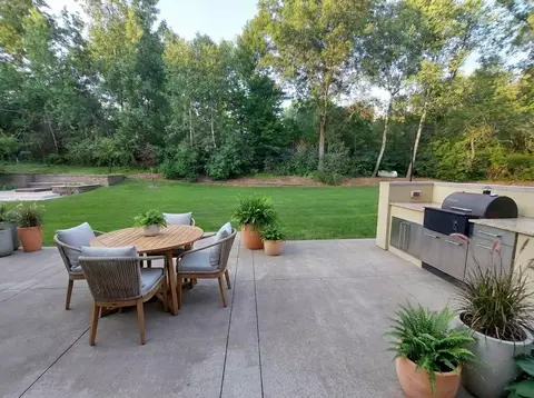 685 Hidden Creek Trl, Mendota Heights, MN 55118