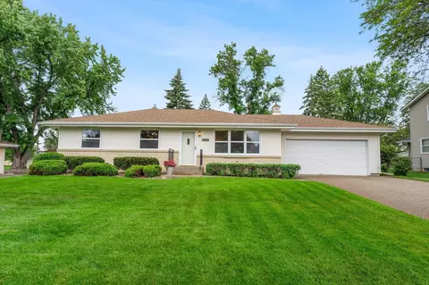 2126 Mapleview Ave, Maplewood, MN 55109