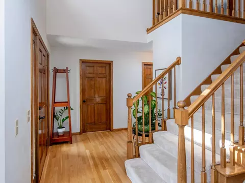 684 Stonewood Rd, Eagan, MN 55123 photo 18