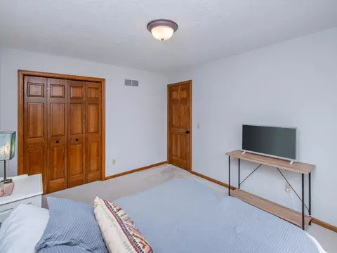684 Stonewood Rd, Eagan, MN 55123 photo 31