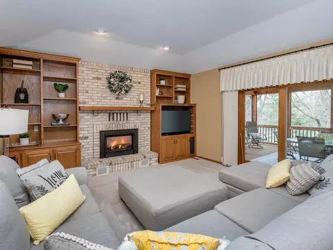 684 Stonewood Rd, Eagan, MN 55123 photo 9