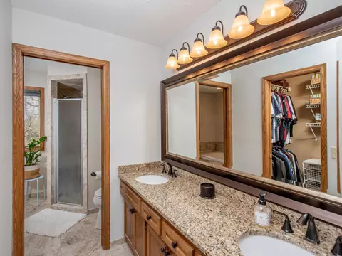 684 Stonewood Rd, Eagan, MN 55123 photo 25
