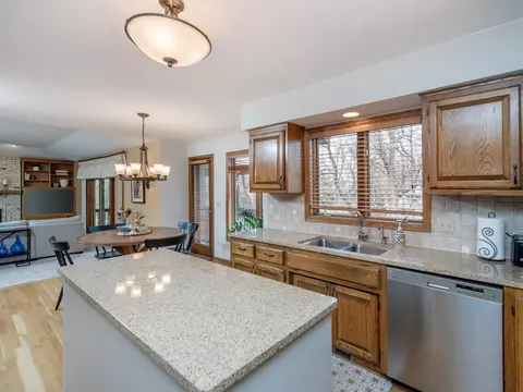 684 Stonewood Rd, Eagan, MN 55123 photo 6
