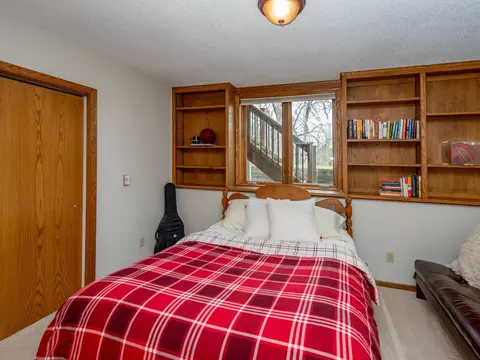 684 Stonewood Rd, Eagan, MN 55123 photo 38