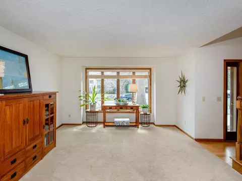 684 Stonewood Rd, Eagan, MN 55123 photo 16