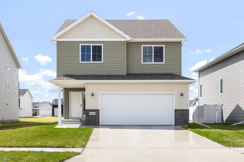 7449 18th St S, Fargo, ND 58104