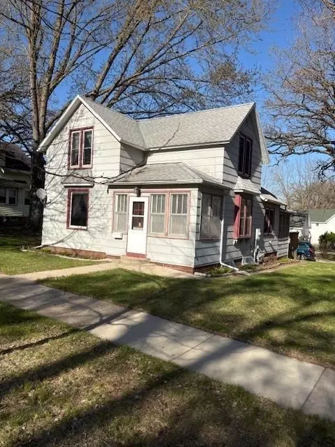 585 Franklin St SW, Hutchinson, MN 55350
