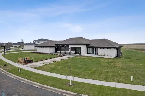 505 Tessa Dr, Moorhead, MN 56560