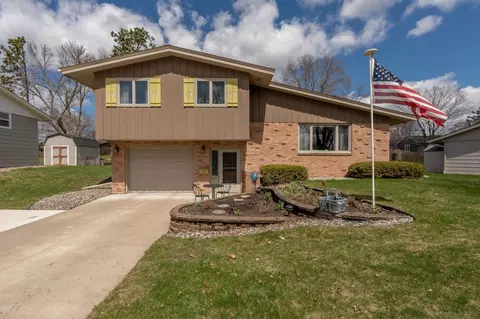 805 3rd St NE, New Prague, MN 56071