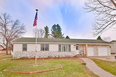 417 1st St NW, Mayville, ND 58257