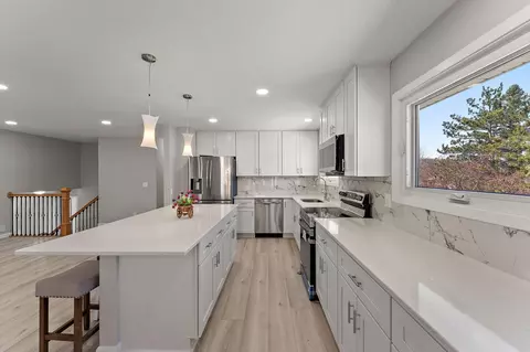 13804 Euclid Ct, Apple Valley, MN 55124