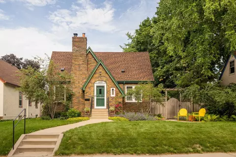 1549 Simpson St, Saint Paul, MN 55108