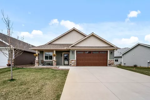 31686 Newport Curv, Lindstrom, MN 55045