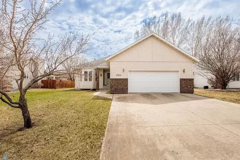 2824 37 12 Ave S, Fargo, ND 58104