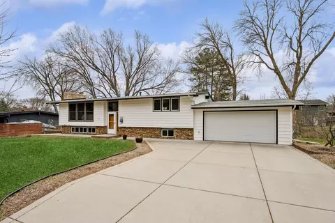 8045 Wynnwood Rd, Golden Valley, MN 55427