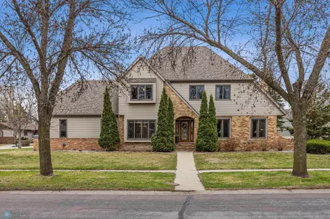 71 Prairiewood Dr S, Fargo, ND 58103