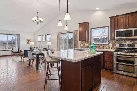 12727 Glenhurst Ave, Savage, MN 55378