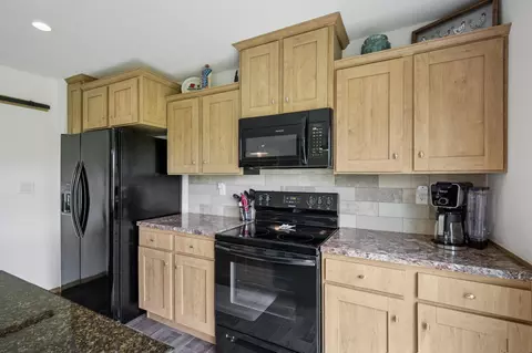 Kitchen - 18394 145th Ave, Milaca, MN 56353 photo 3 of 5
