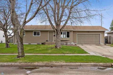 814 Rensvold Blvd, Moorhead, MN 56560