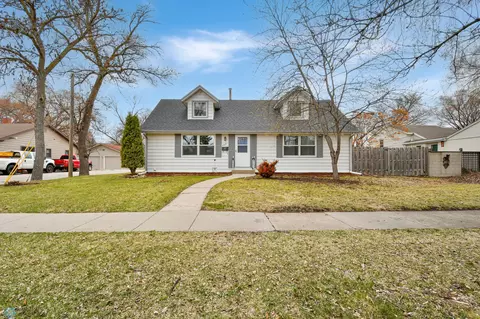 309 15th Ave N, Fargo, ND 58102