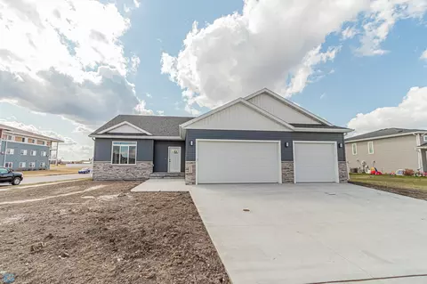 3847 17th St S, Moorhead, MN 56560