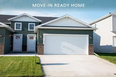 6709 Meadow View Dr S, Fargo, ND 58104