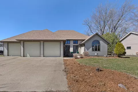 2047 Sundance Ln, North Mankato, MN 56003