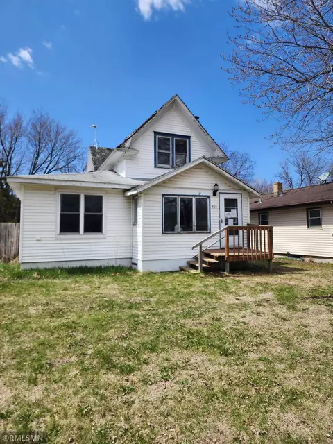 500 5th St E, Hector, MN 55342