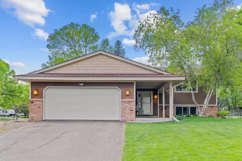 4045 Glacier Ln N, Plymouth, MN 55446