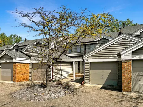 3050 Shields Dr #106, Eagan, MN 55121