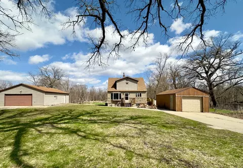 102 Graham St, Mapleview, MN 55912