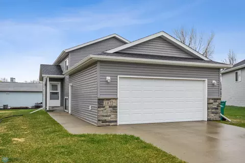 107 5th St E, Horace, ND 58047