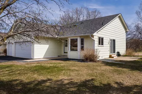 1207 Dakota St S, Shakopee, MN 55379