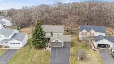 688 Falcon Ridge Rd, Woodbury, MN 55125