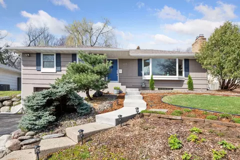 510 Wheeler Dr, Excelsior, MN 55331