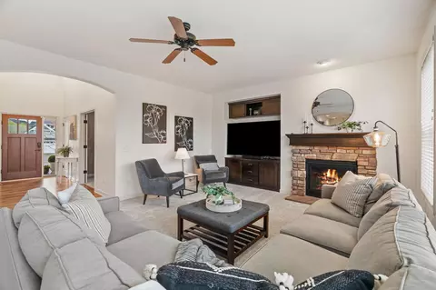 19325 Huntington Ave, Lakeville, MN 55044
