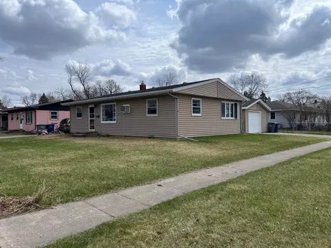 1801 10th Ave N, Moorhead, MN 56560