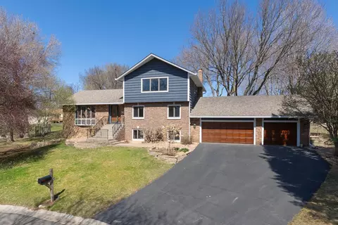 15361 Village Woods Dr, Eden Prairie, MN 55347