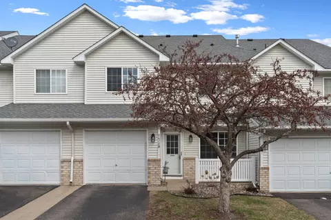 8614 Quarry Ridge Ln #B, Woodbury, MN 55125