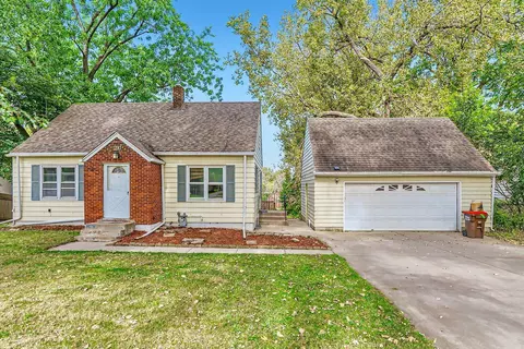 2643 Stillwater Rd E, Maplewood, MN 55119