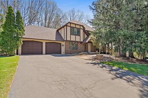 1337 Kenilworth Dr, Woodbury, MN 55125