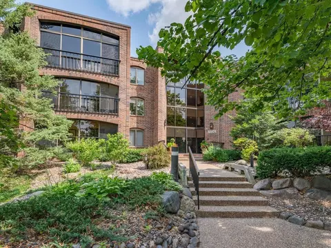 5501 Dewey Hill Rd #233, Edina, MN 55439