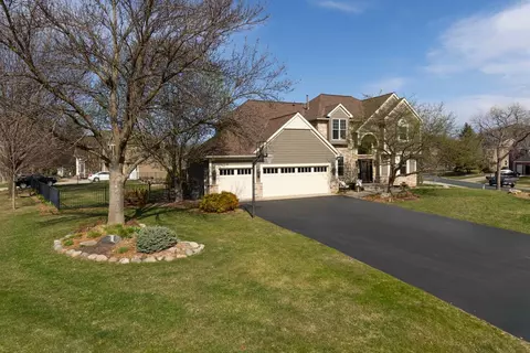 17220 Bainbridge Dr, Eden Prairie, MN 55347