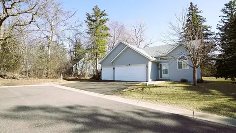 7161 Upper 15th St N, Oakdale, MN 55128