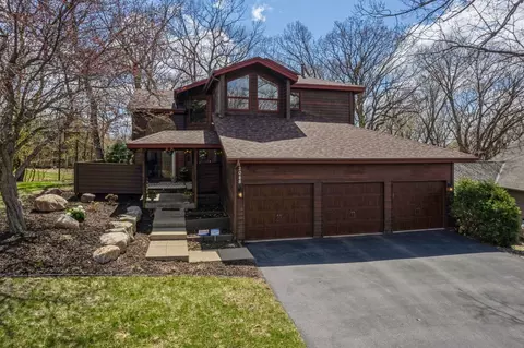 12048 Gantry Ln, Apple Valley, MN 55124