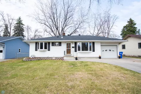 1813 14 12 St S, Fargo, ND 58103