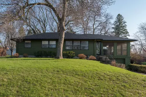 130 Hawaiian Dr, Mankato, MN 56001
