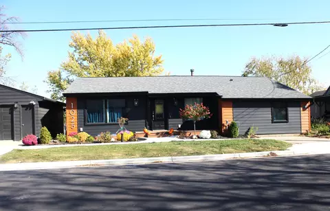 1025 Frank Hall Dr, Albert Lea, MN 56007